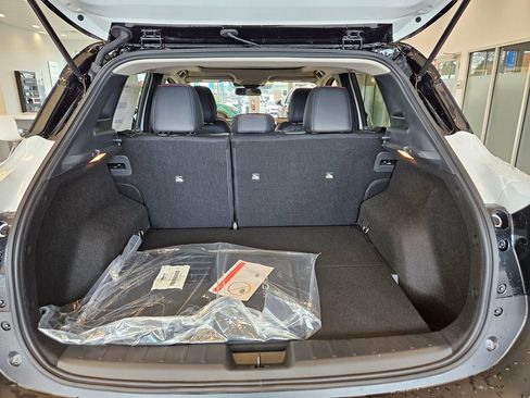 New 2026 Nissan Kicks SR w/ SR Premium Package FWD image 28