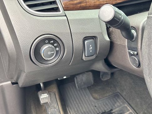 Used 2018 Ford Taurus Limited image 29