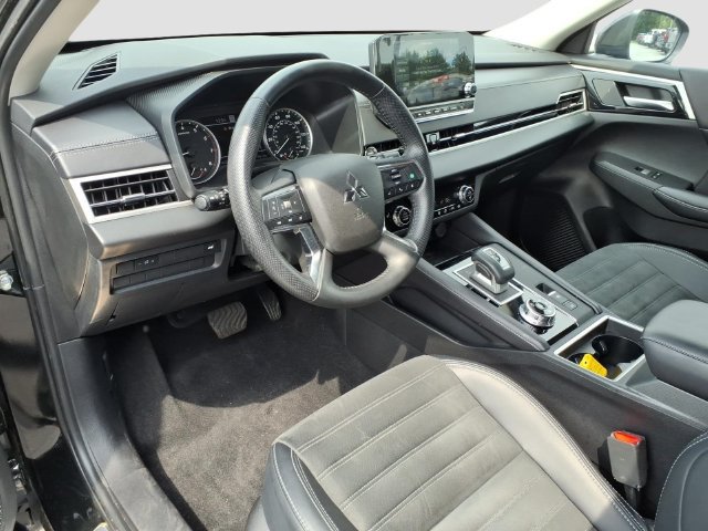 Used 2024 Mitsubishi Outlander SE AWD/4WD image 24