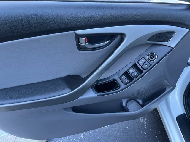 Used 2014 Hyundai Elantra SE w/ Option Group 02 FWD image 18