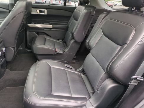 Used 2021 Ford Explorer Limited w/ Equipment Group 301A AWD/4WD image 30
