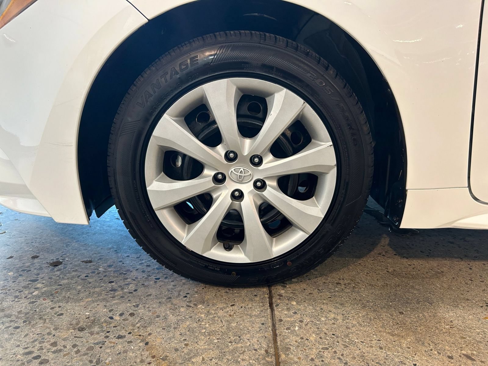Used 2025 Toyota Corolla LE FWD image 27