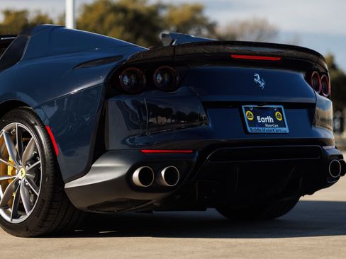 Used 2021 Ferrari 812 GTS image 23