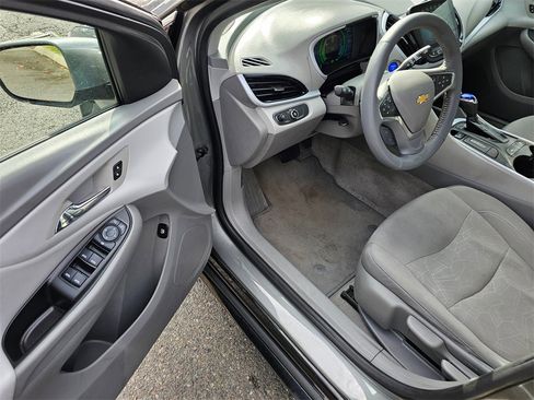 Used 2017 Chevrolet Volt LT w/ Comfort Package image 15