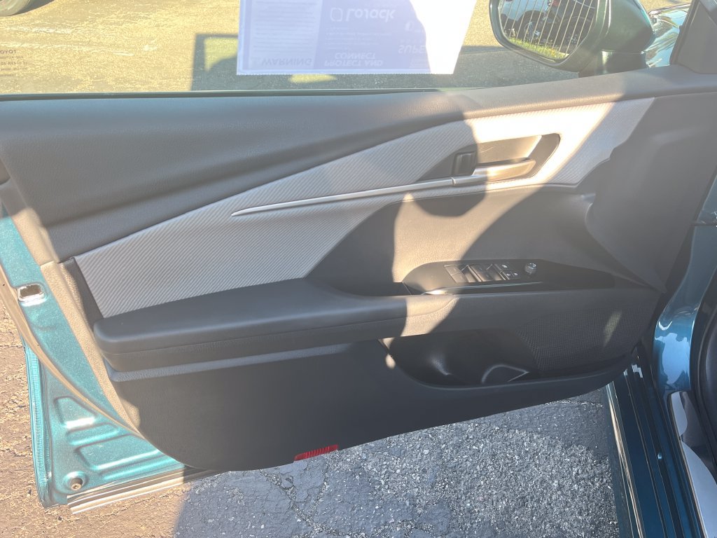Used 2025 Toyota Camry SE w/ Convenience Package FWD image 10