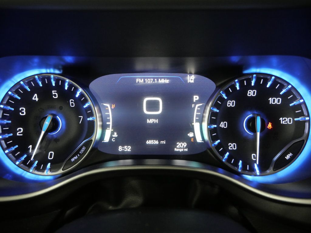 Used 2024 Chrysler Pacifica Touring-L FWD image 15