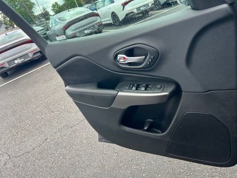 Used 2019 Jeep Cherokee Limited AWD/4WD image 17