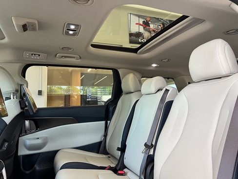 Used 2025 Kia Carnival SX FWD image 32