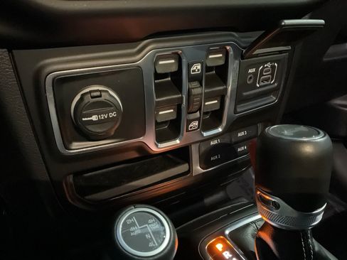 Used 2023 Jeep Wrangler Unlimited Sahara w/ Cold Weather Group image 21