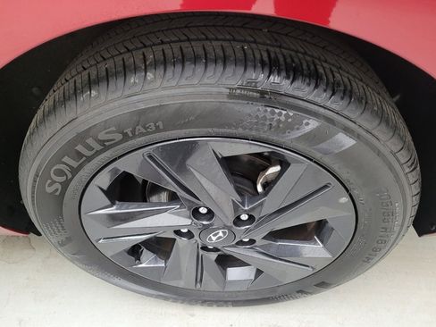 Used 2023 Hyundai Elantra SEL FWD image 31