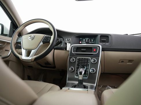 Used 2015 Volvo S60 T5 Platinum image 10