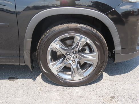 Used 2018 Toyota Highlander Limited Platinum AWD/4WD image 9