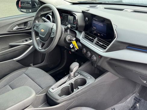 Used 2024 Chevrolet Trax LS FWD image 6