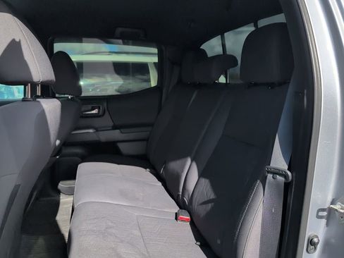 Certified 2019 Toyota Tacoma TRD Off-Road w/ Technology Package AWD/4WD image 8