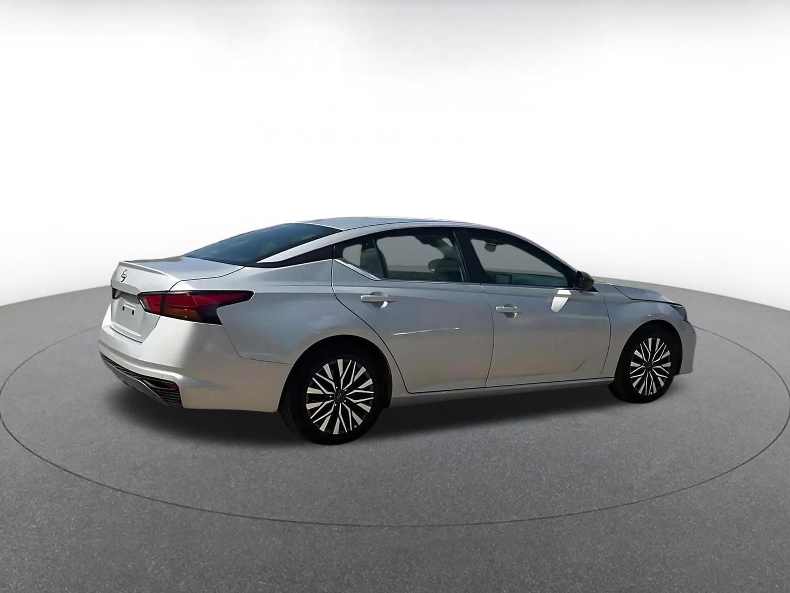 Used 2026 Nissan Altima 2.5 SV FWD image 13