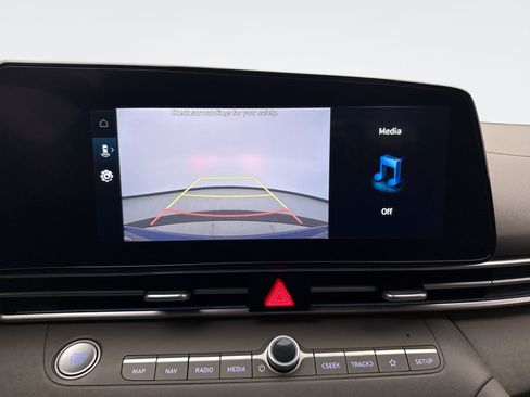 Used 2024 Hyundai Elantra SEL FWD image 16