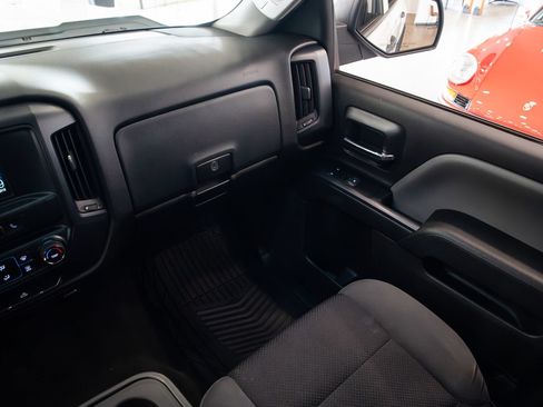 Used 2018 Chevrolet Silverado 1500 Custom w/ Custom Value Package AWD/4WD image 10
