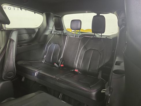 Certified 2024 Chrysler Pacifica Limited w/ Uconnect Theater Family Group image 14