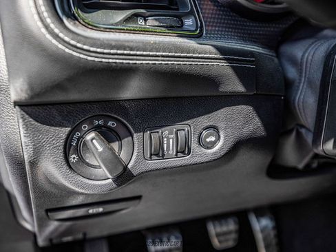 Used 2020 Dodge Challenger SRT Hellcat image 39