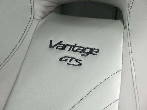 Used 2016 Aston Martin V8 Vantage S RWD image 17