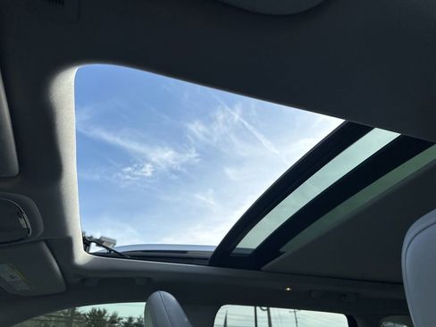 Used 2019 Jeep Cherokee Limited w/ Trailer Tow Group image 25