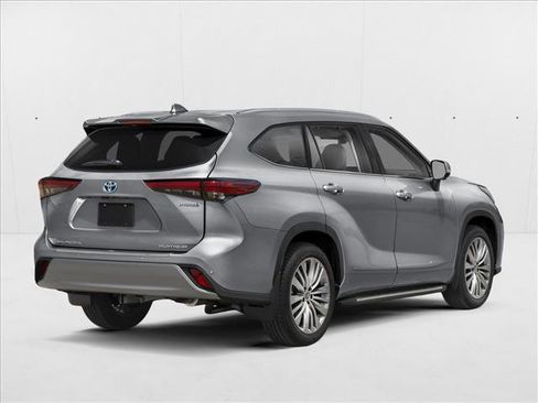 New 2026 Toyota Highlander Platinum image 2