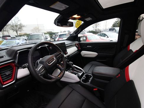 Used 2024 GMC Canyon AT4X AWD/4WD image 11