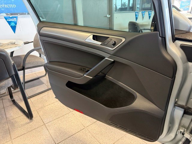 Used 2017 Volkswagen Golf SE FWD image 21