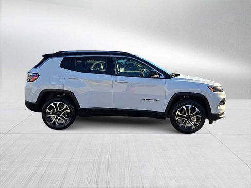 Used 2022 Jeep Compass Limited image 9