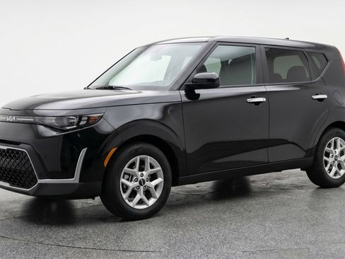 Used 2025 Kia Soul LX w/ LX Technology Package FWD image 3