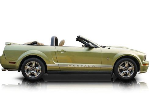 Used 2005 Ford Mustang Convertible RWD image 2