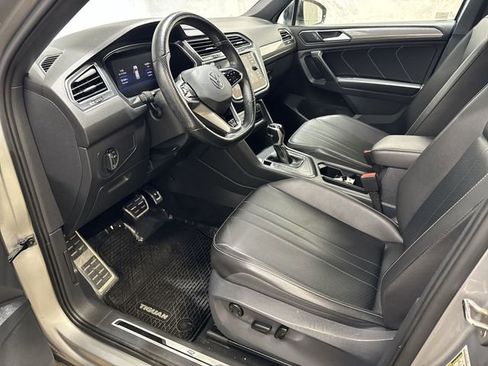 Used 2022 Volkswagen Tiguan SE R-Line image 11