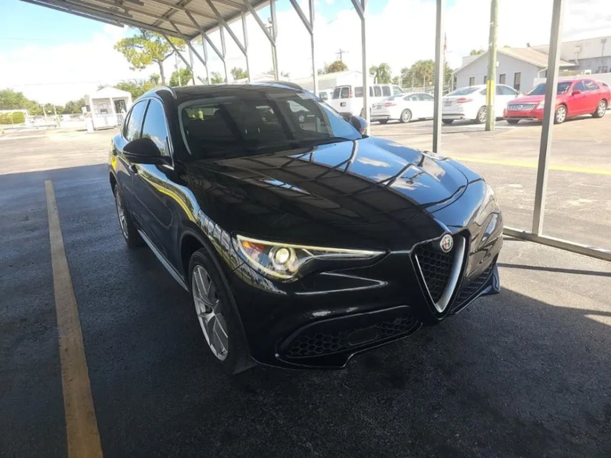 Used 2018 Alfa Romeo Stelvio Ti AWD/4WD image 2