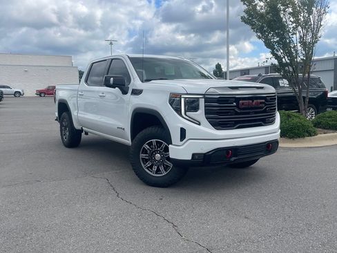 Used 2024 GMC Sierra 1500 AT4 w/ Technology Package AWD/4WD image 2
