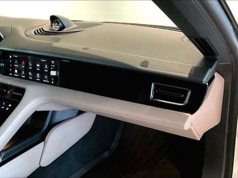 Used 2025 Porsche Taycan image 23