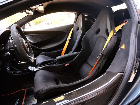Used 2019 McLaren 600LT RWD image 28