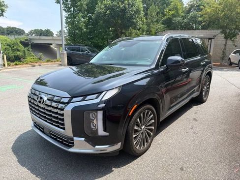Used 2023 Hyundai Palisade Calligraphy w/ Winter Package FWD image 4