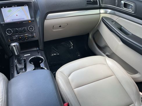 Used 2019 Ford Explorer XLT w/ Equipment Group 202A FWD image 16