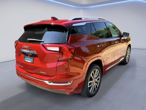Used 2023 GMC Terrain Denali w/ Denali Premium Package AWD/4WD image 5