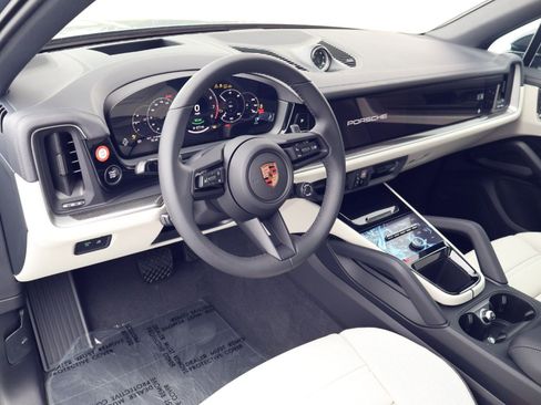 New 2026 Porsche Cayenne E-Hybrid AWD/4WD image 4