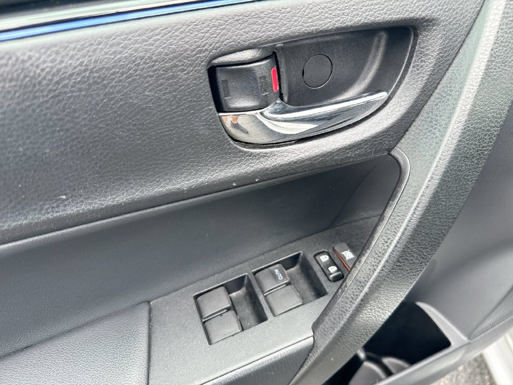 Used 2019 Toyota Corolla SE FWD image 20