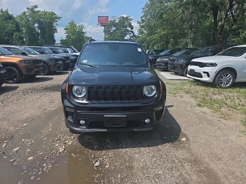Used 2022 Jeep Renegade Altitude w/ Convenience Group AWD/4WD image 2