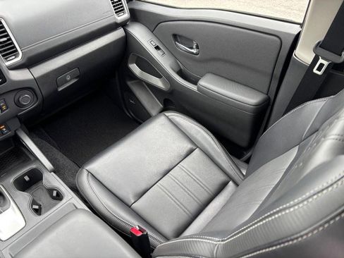 Used 2024 Nissan Frontier SL w/ Technology Package RWD image 14