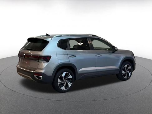 Used 2025 Volkswagen Taos SE image 15
