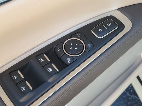 Used 2018 Lincoln Continental Reserve image 17