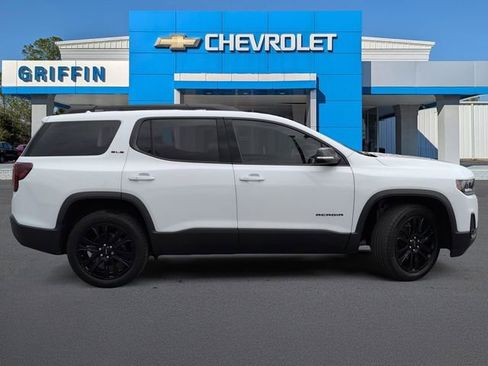 Used 2023 GMC Acadia SLE w/ Driver Convenience Package FWD image 3