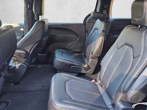 New 2026 Chrysler Pacifica Select image 13