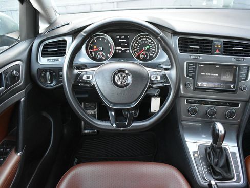 Used 2017 Volkswagen Golf Alltrack S image 11