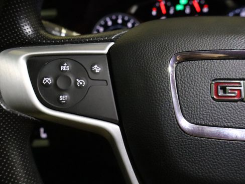 Used 2023 GMC Acadia SLE image 11