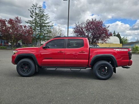 Used 2020 Toyota Tacoma TRD Off-Road w/ TRD Premium Off Road Package AWD/4WD image 4